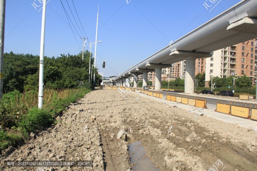 建设中的地铁轨道