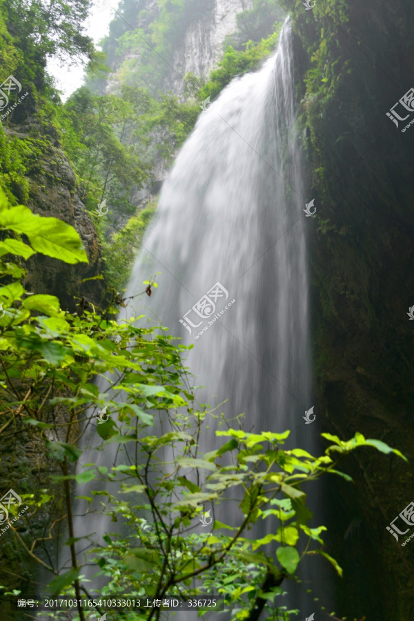 武隆地缝,高山瀑布