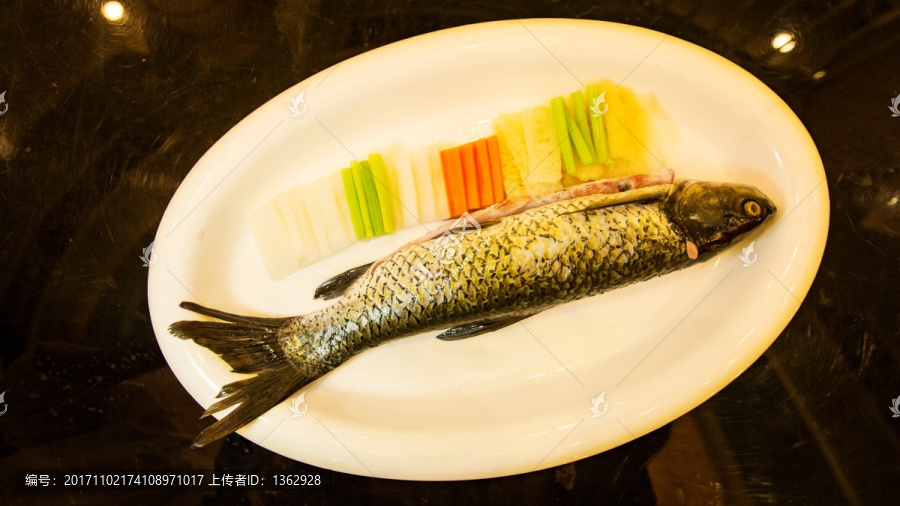 酸萝卜浮皮焖鲩鱼