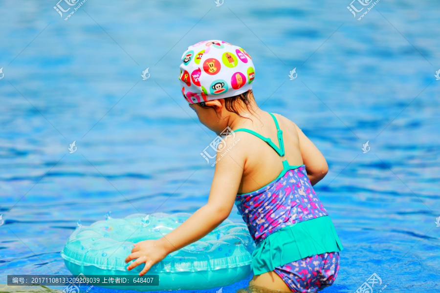 儿童戏水,儿童游泳,儿童学游泳