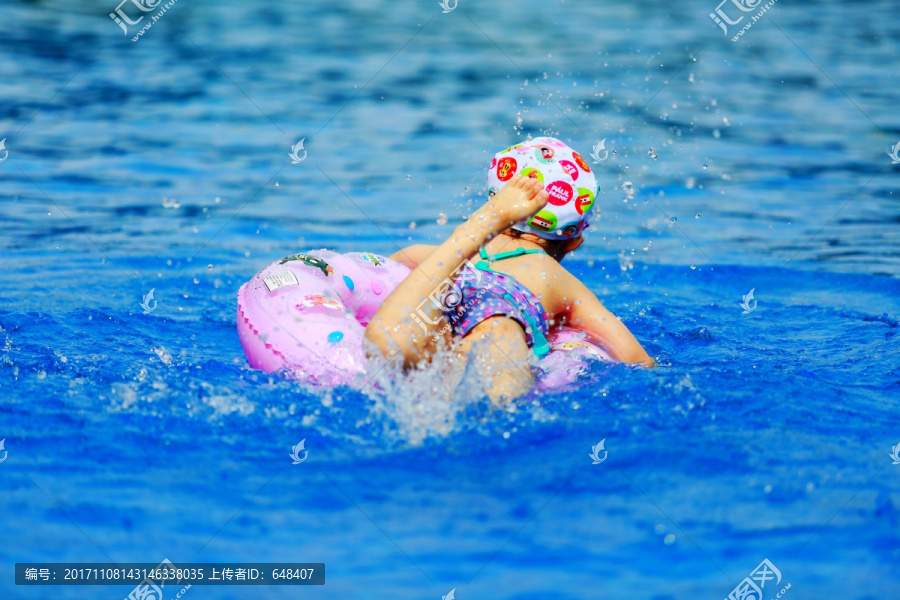 儿童戏水,儿童游泳,儿童学游泳