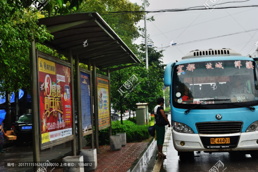 公交车,公交站台