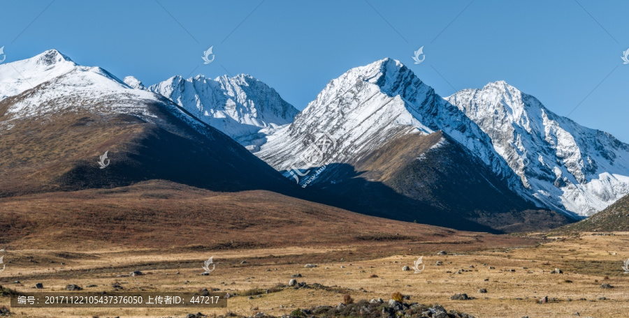 四川德格雀儿山雪山