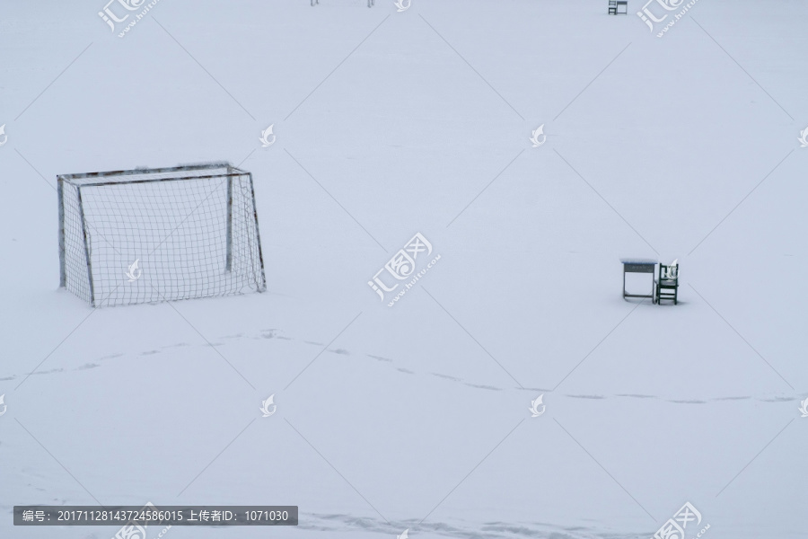 雪后足球训练场