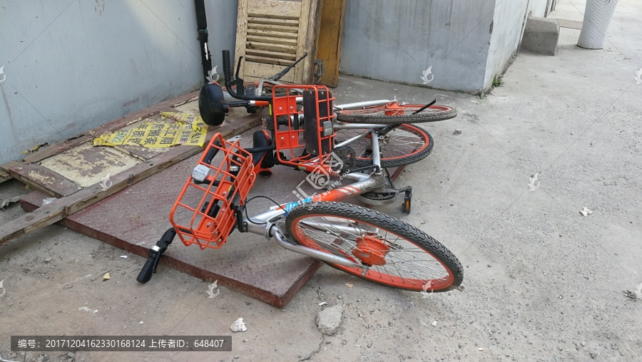 被丟棄的共享單車,亂停亂放