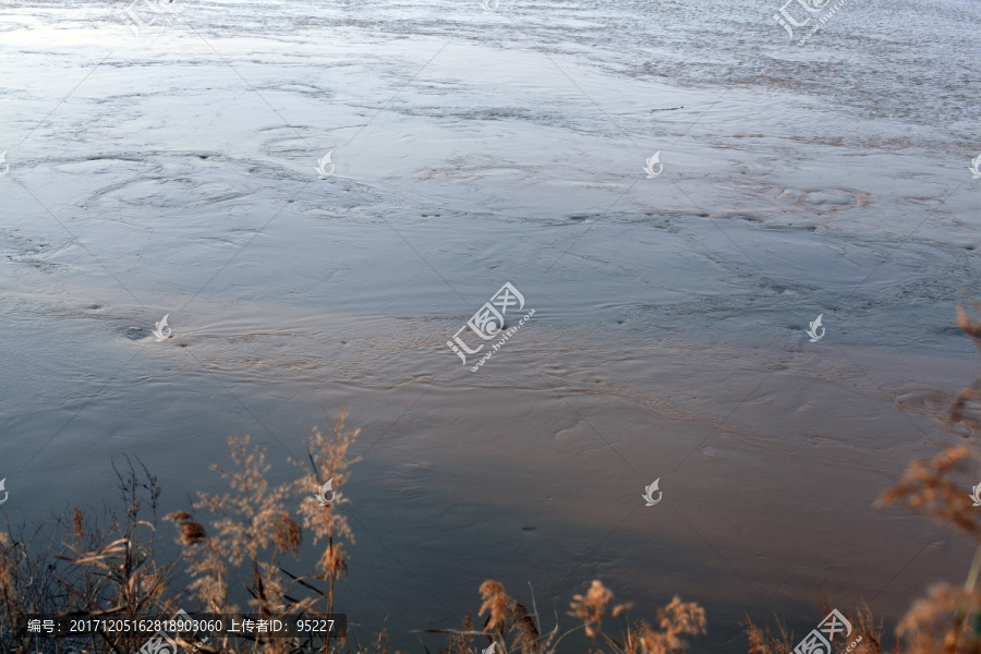 黄河水漩涡暗流