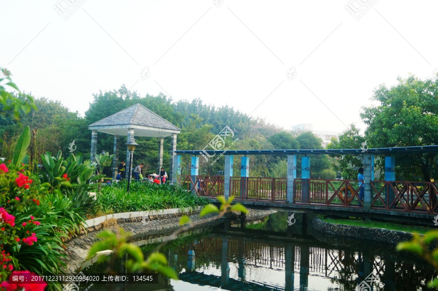 池塘涼亭美景