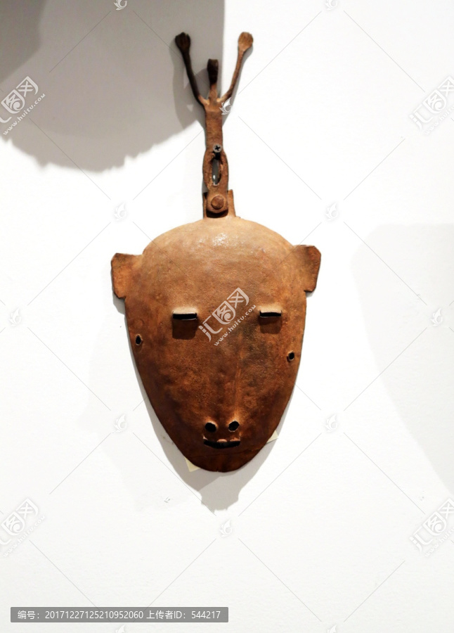 非洲洲雕刻铁面具