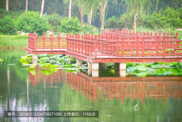 中式园林曲桥
