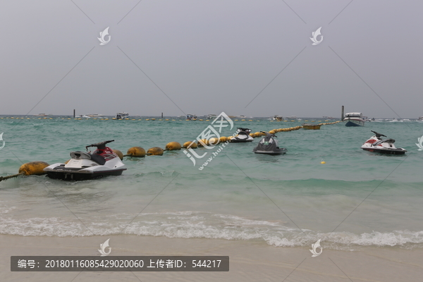 可兰岛海滩浮漂