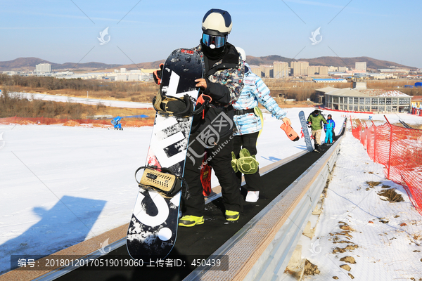 滑雪场魔毯