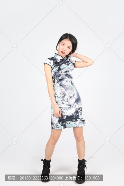 搖滾旗袍美女