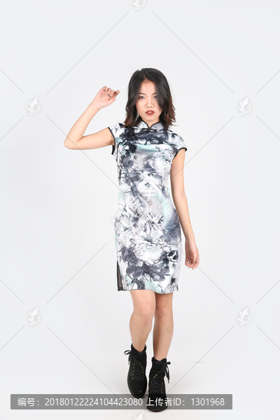 搖滾旗袍美女