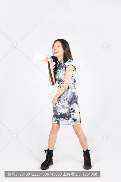 復(fù)古搖滾旗袍美女