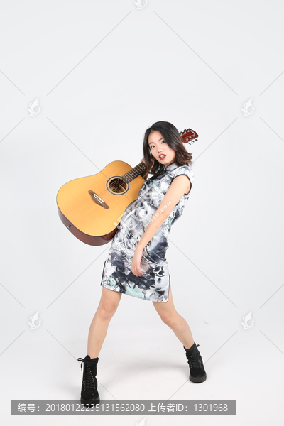 復(fù)古搖滾旗袍美女