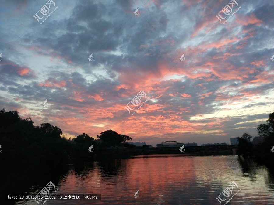 夕阳河畔风景