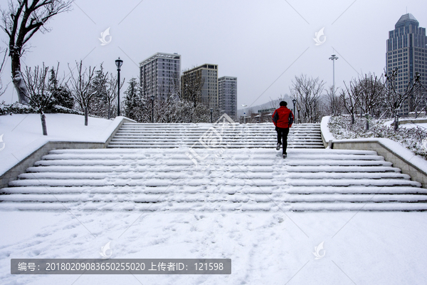 雪中一个人