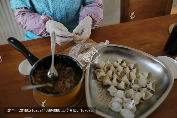 包饺子