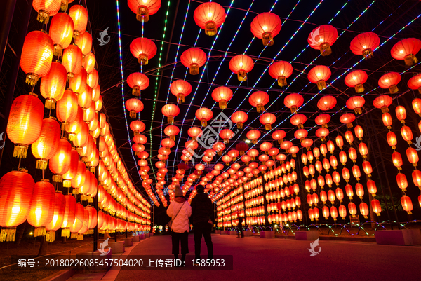 火红浪漫的春节灯笼走廊