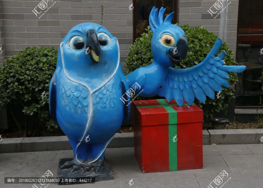 蓝色鹦鹉雕像