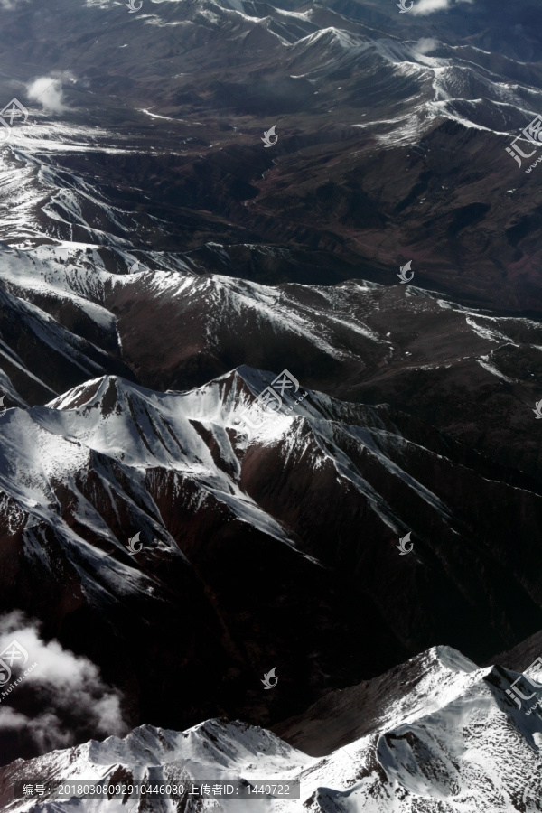 航拍雪山