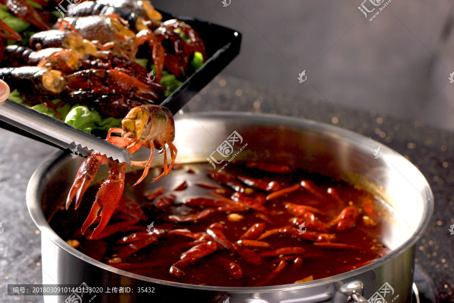 小龙虾火锅,麻辣牛油锅
