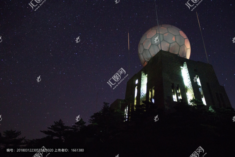 黄山光明顶天文台夜空
