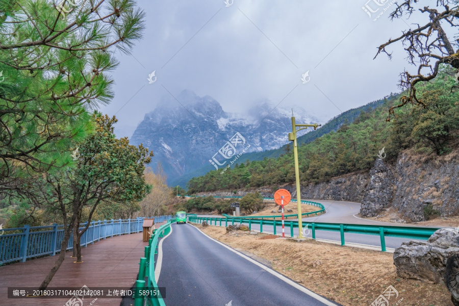 云南云龙雪山