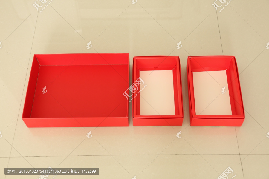红色包装盒