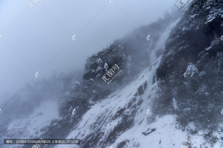 海螺沟,贡嘎山,雪景,水墨画