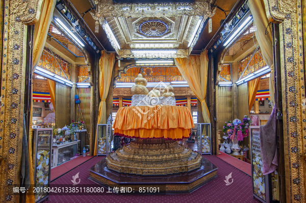 缅甸寺庙的小佛像