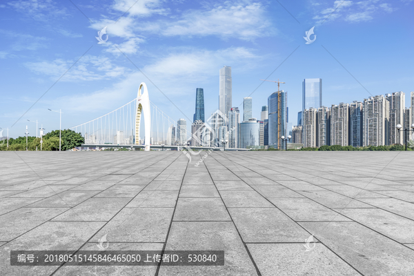 前景为广场地砖的广州金融区建筑