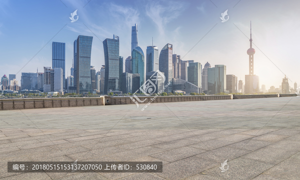 前景为广场地面的上海陆家嘴建筑