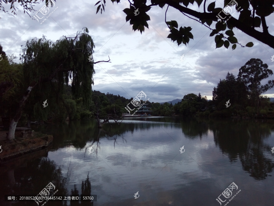 黑龙潭暮色风景