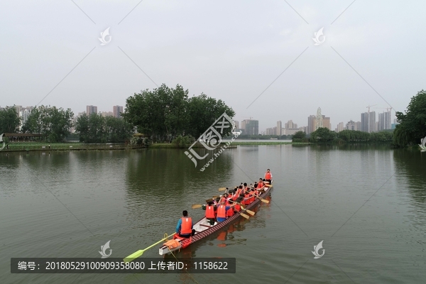 备战龙舟大赛练习忙