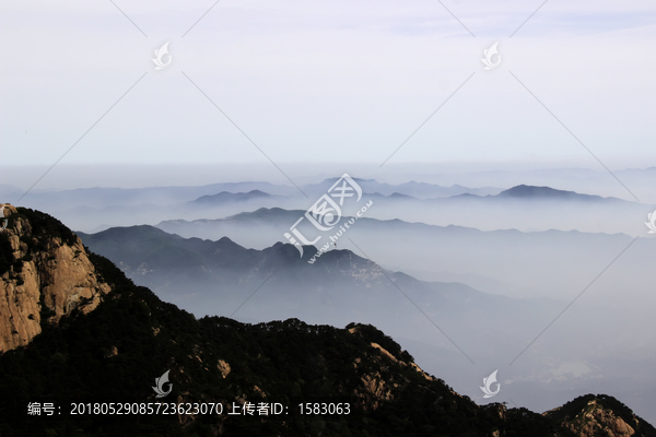 泰山云海,水墨群山