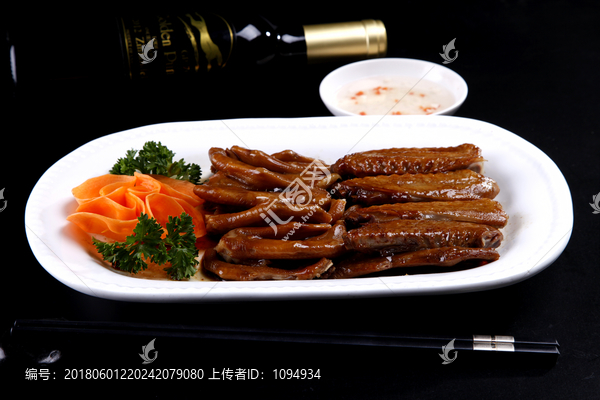 鹵水鴨掌翼