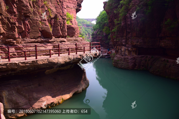 红石峡峡谷奇观