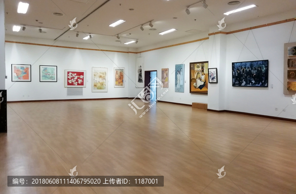 逛美术展画展画馆画廊