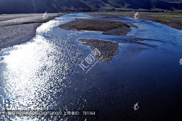 草原河流