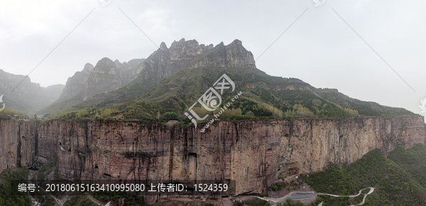 郭亮村壁挂公路全景图