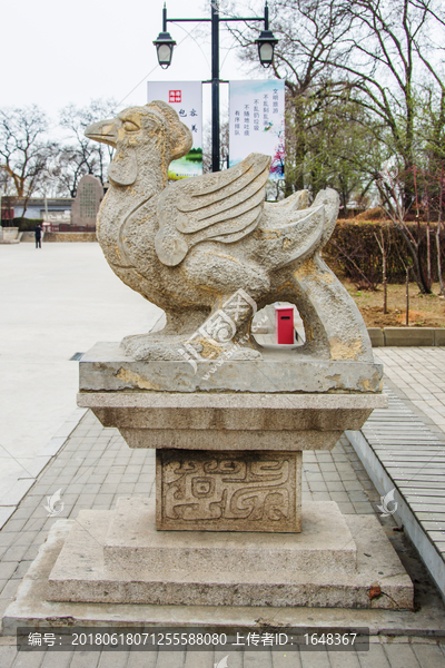 古代神鸟三足鸟左侧全景雕塑