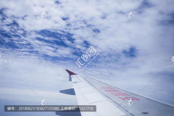 飞机拍摄天空