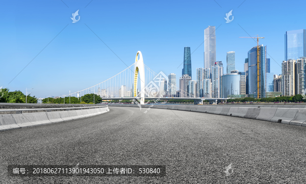 城市道路沥青路面和广州建筑景观