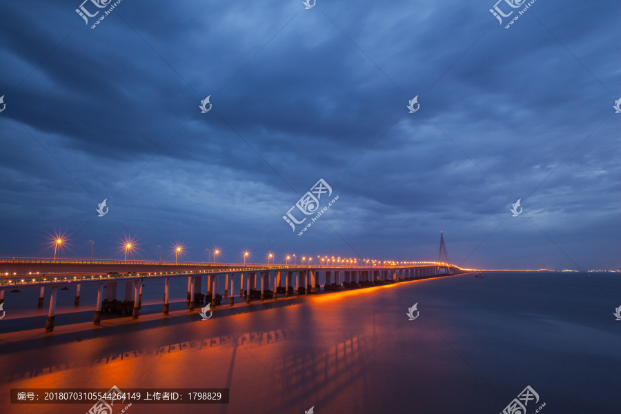 跨海大桥,云层,灯光,夜景