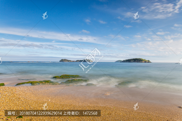 海滩蓝天礁石海水