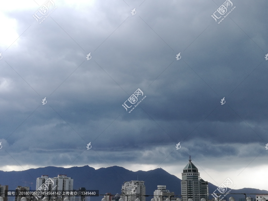 城市暴风雨