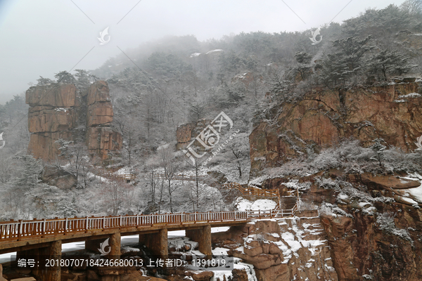 山东青岛崂山北九水滑溜口雾凇