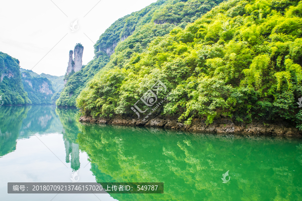 平静湖泊山水