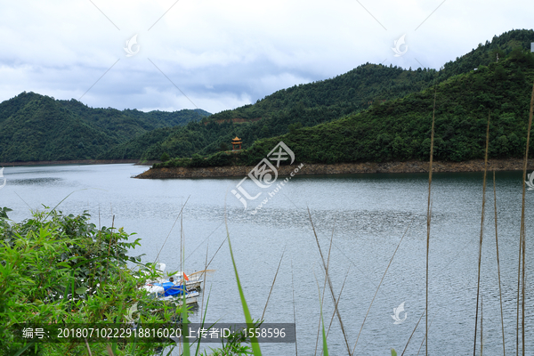 湖泊山水